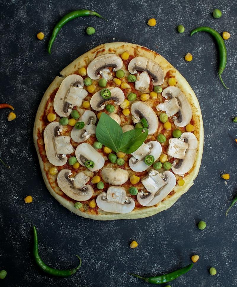 5-Min Veggie Naan Pizza