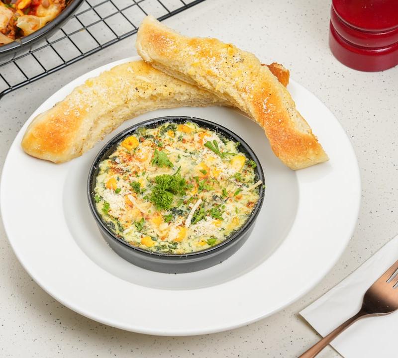 15-Min Crab Dip With Garlic Breadsticks