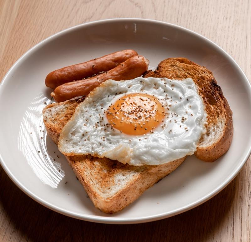 Crispy Bacon & Egg Breakfast Sandwich