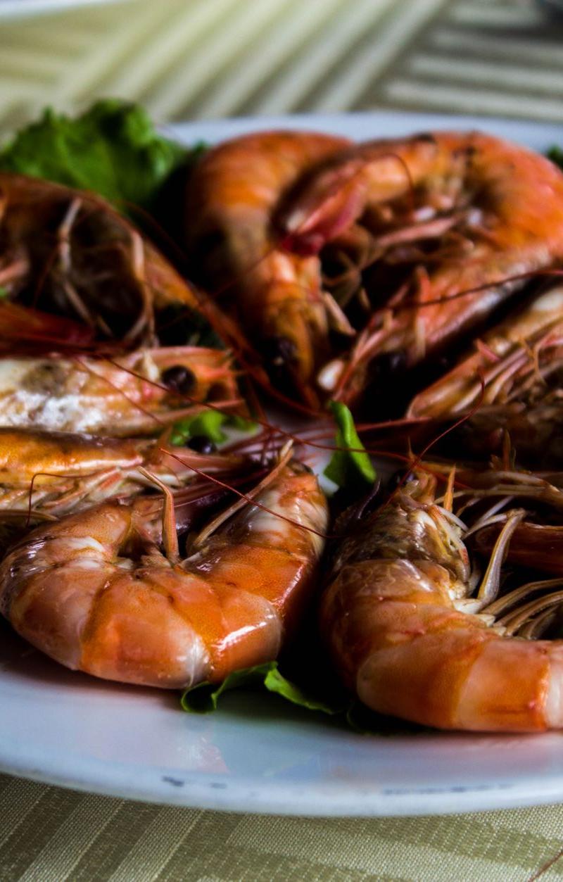 10-Min Cajun Shrimp with Lettuce