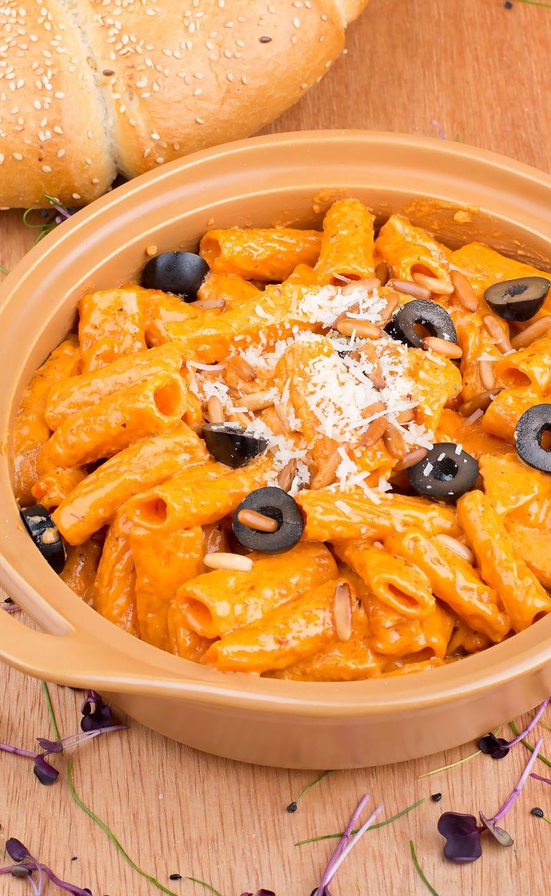 Beef & Mozzarella Rigatoni Bake