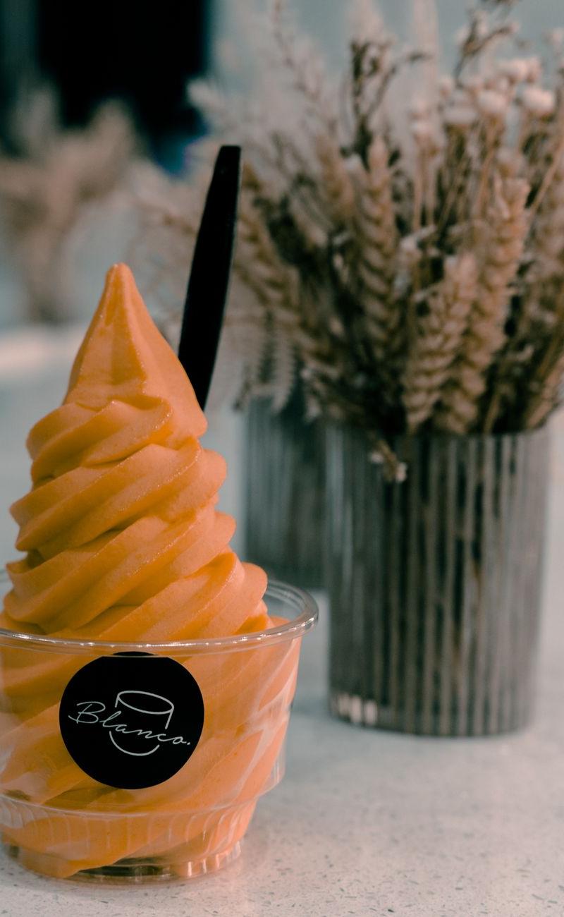 5-Min Mango Frozen Yogurt Swirl