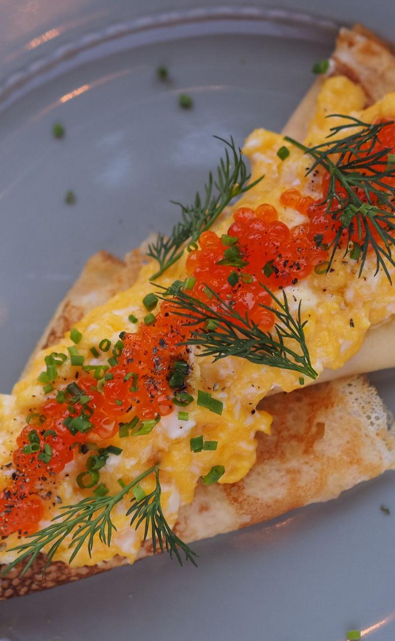 Buttery Scrambled Eggs with Chives