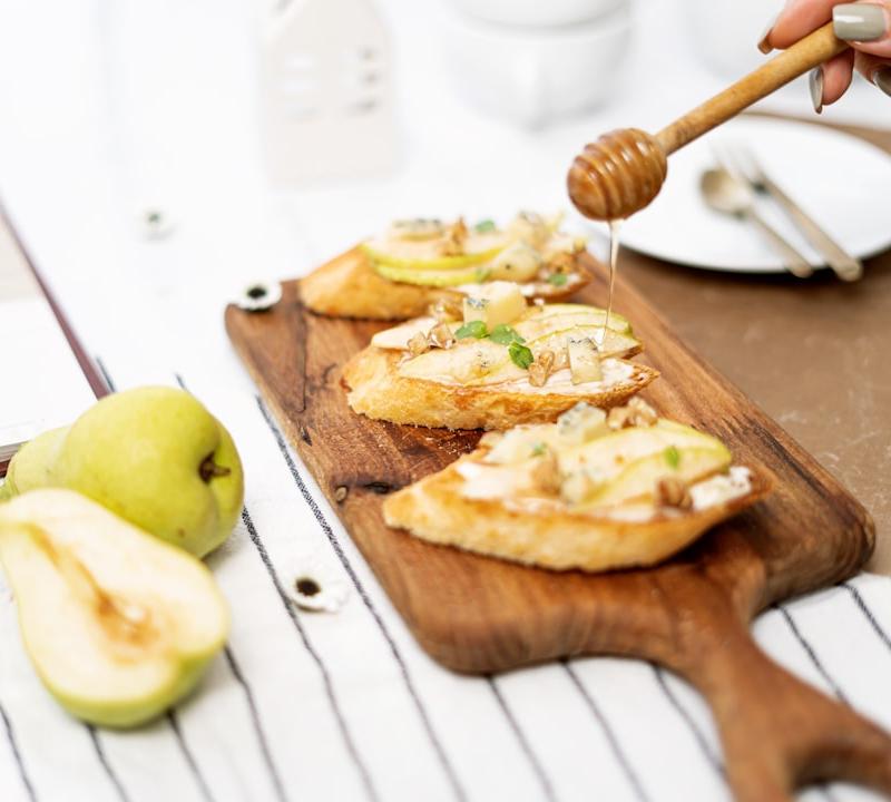 Honey Ricotta Crostini with Pears