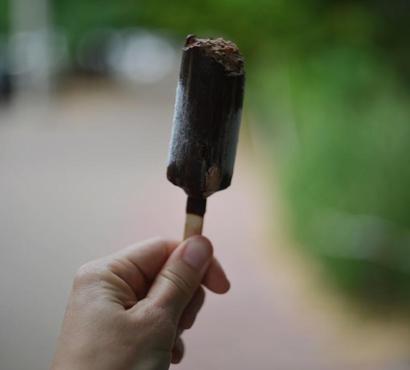 3-Ingredient Chocolate Banana Pops