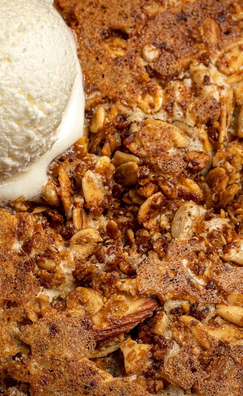 15-Min Peach Crisp with Ice Cream