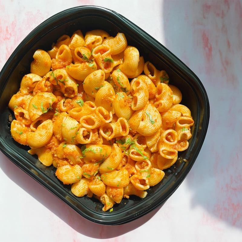 20-Min Beefy Tomato Mac Soup