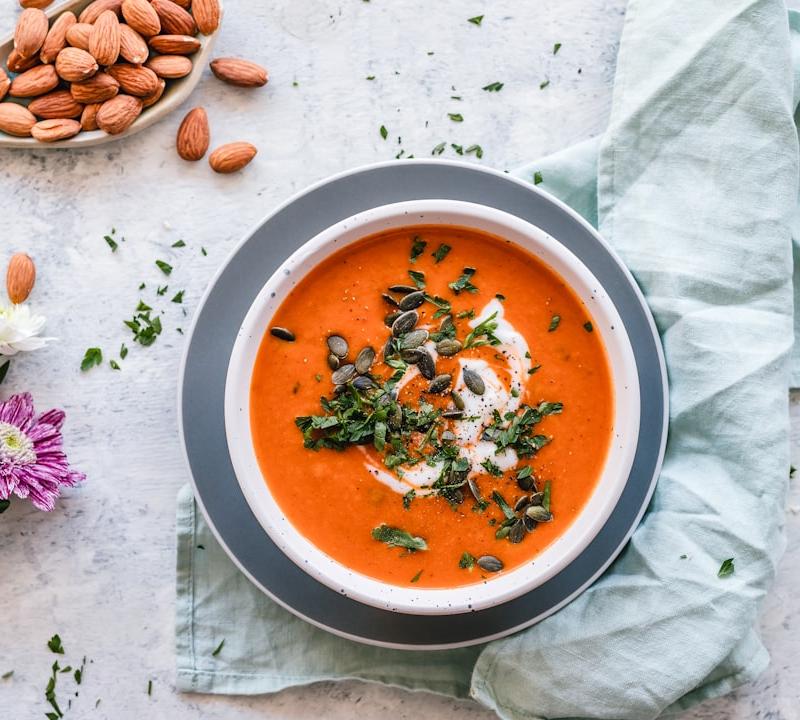 Creamy Carrot Soup with Almonds