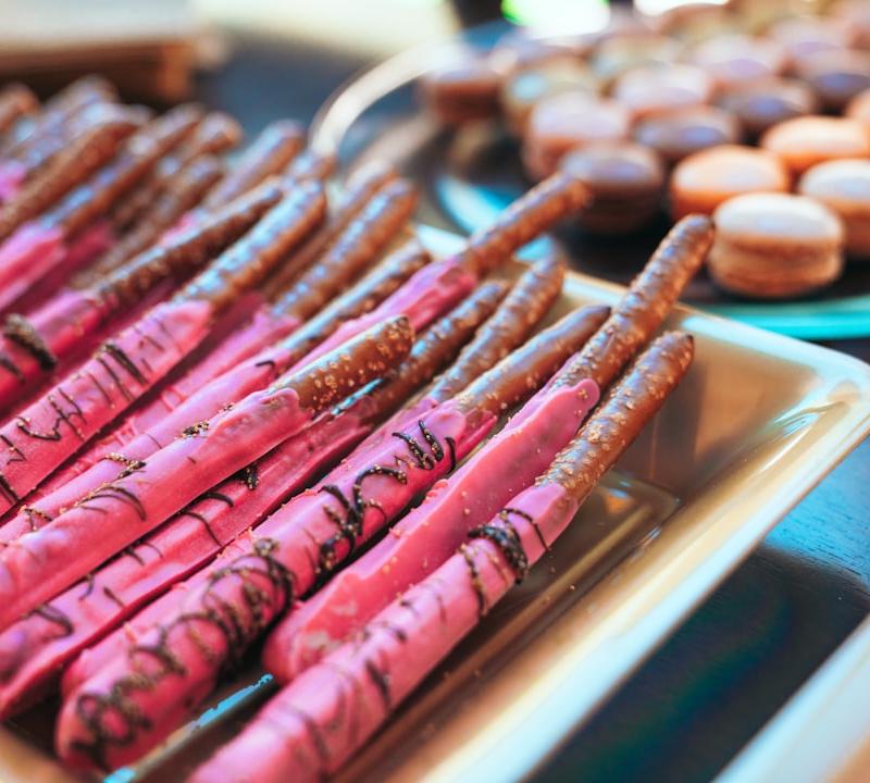 5-Minute Chocolate Dipped Pretzel Rods