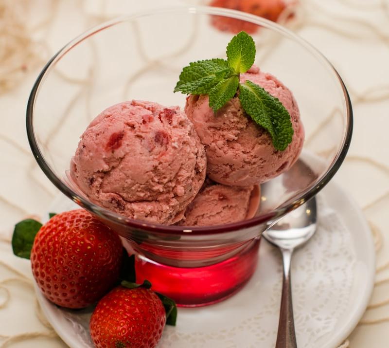 5-Minute Strawberry Frozen Yogurt
