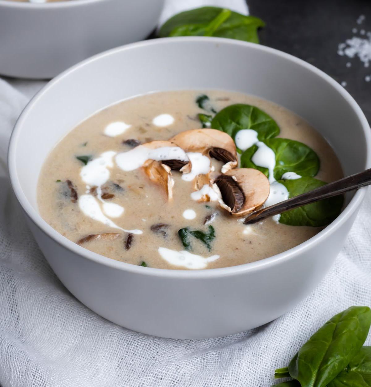 Garlicky White Bean & Spinach Soup