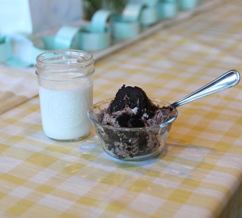 Cookies and Cream Overnight Oats