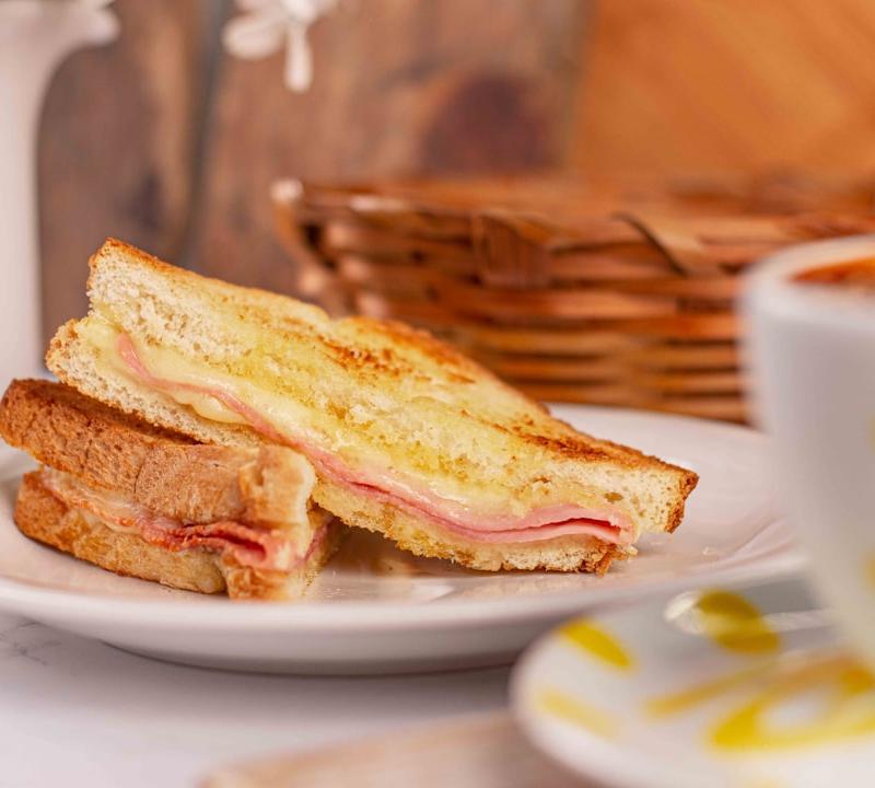 Grilled Ham & Cheddar Sandwich