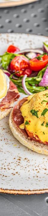 10-Min Eggs Benedict Toast
