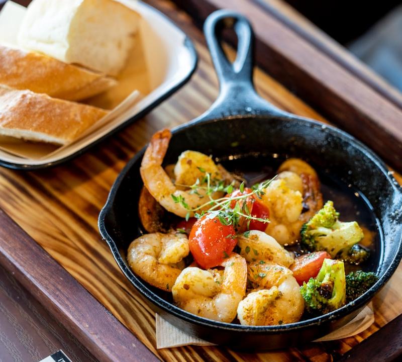 Garlic Shrimp Gambas with Crusty Bread
