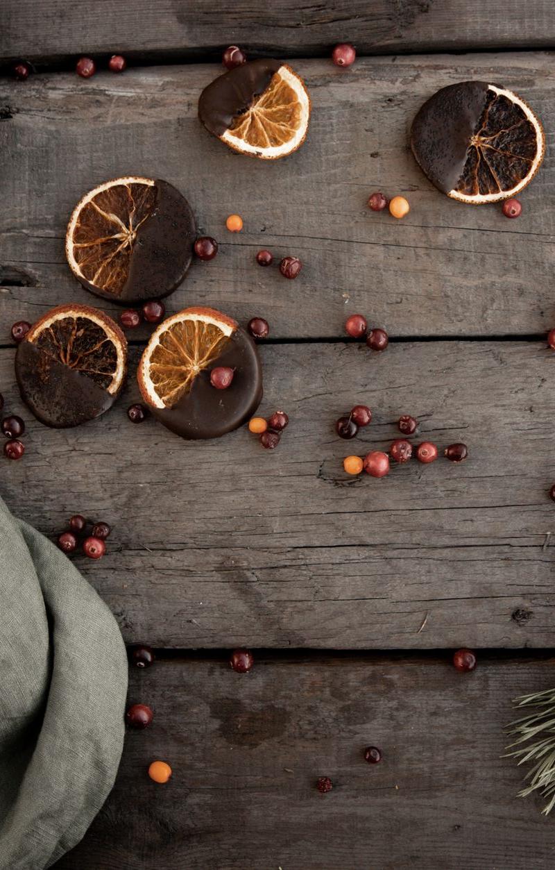 Chocolate-Dipped Orange Slices