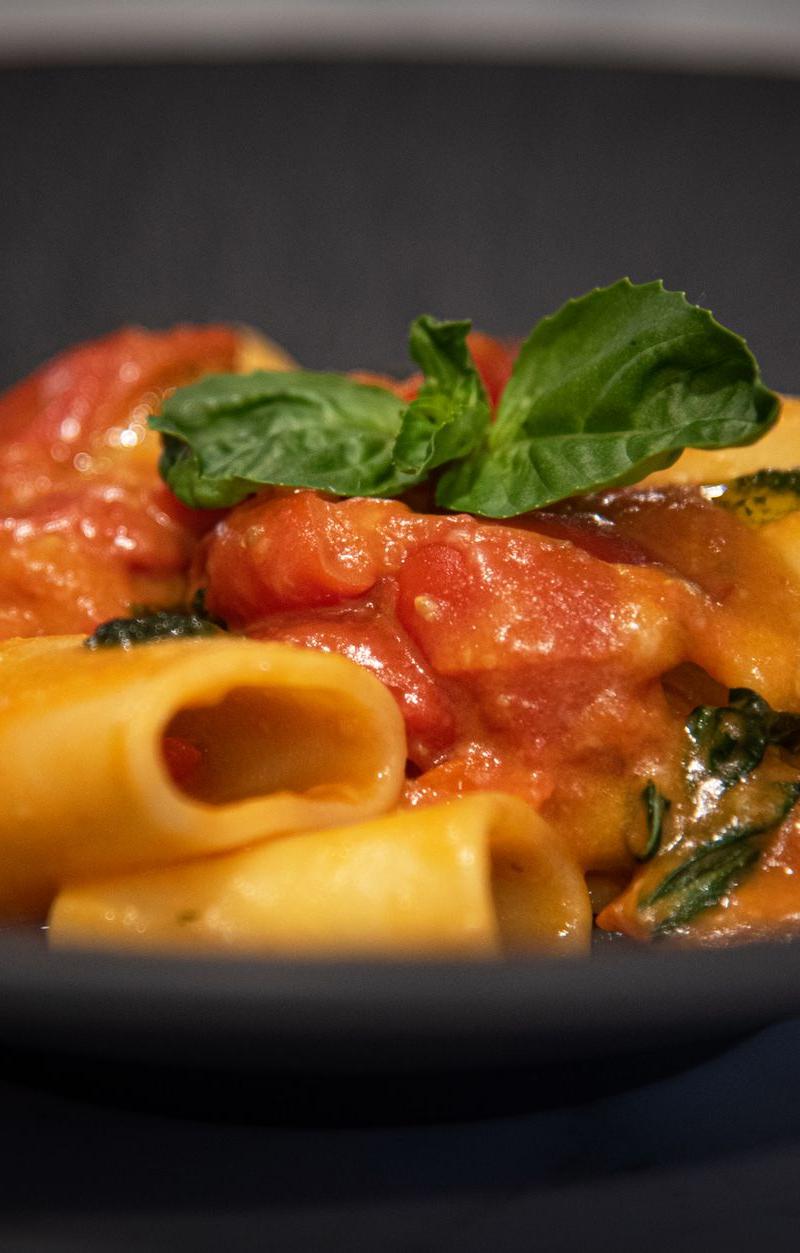 10-Minute Garlic Marinara