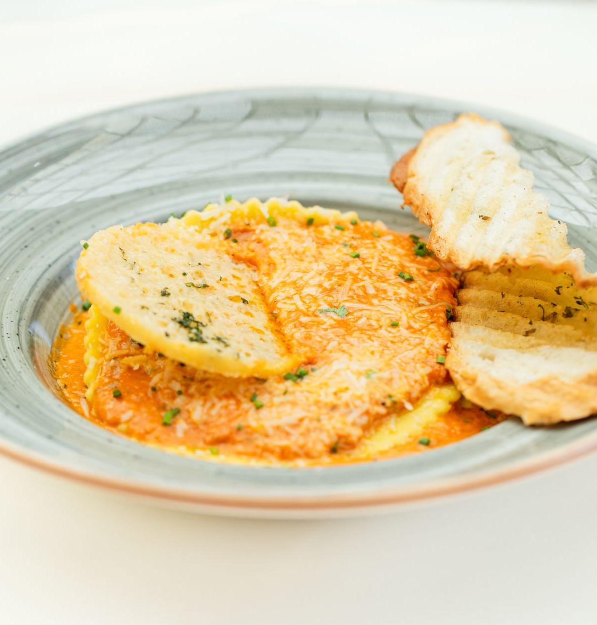 Cheesy Spinach Ravioli Bake