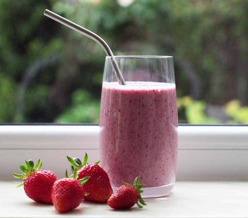 5-Min Mixed Berry Oat Smoothie