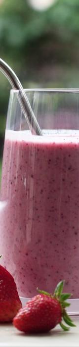 5-Min Mixed Berry Oat Smoothie