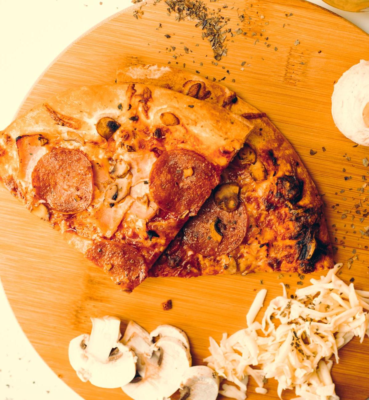 10-Min Cheesy Pita Pizza