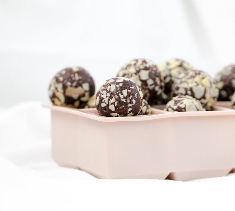 15-Minute Chocolate Peanut Energy Bites
