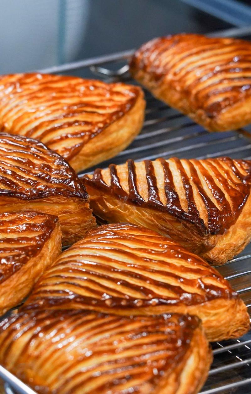 20-Min Crispy Apple Turnovers